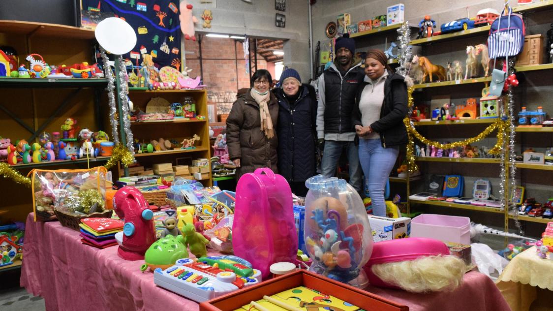 Grande vente de jouets chez Emmaus a Tours sur Marne